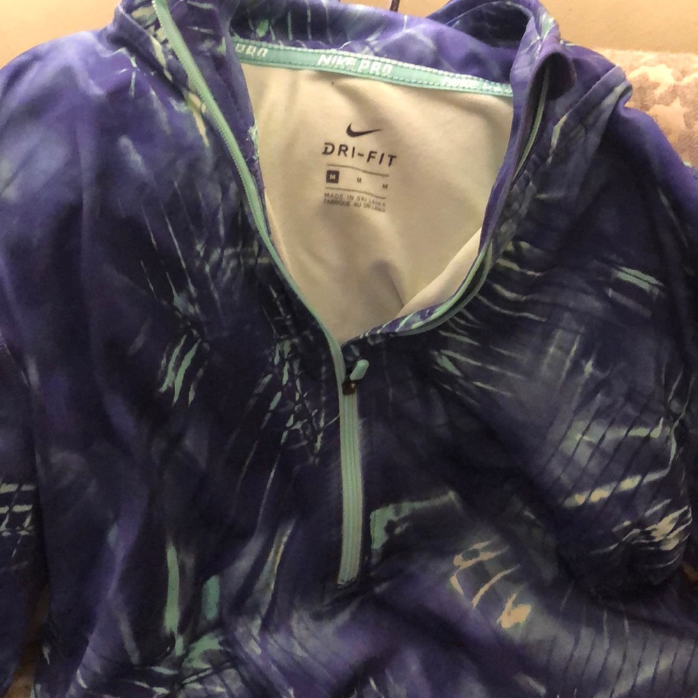 Nike Top - Picture 3 of 3